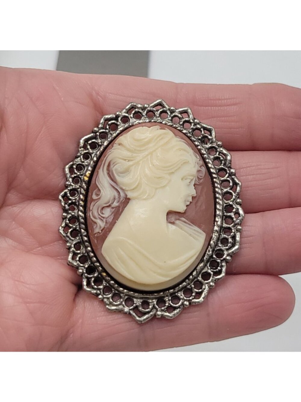 Vtg Cameo Brooch Ornate Silver-Tone Frame Victorian Revival Portrait Pin Oval El - Picture 7 of 8